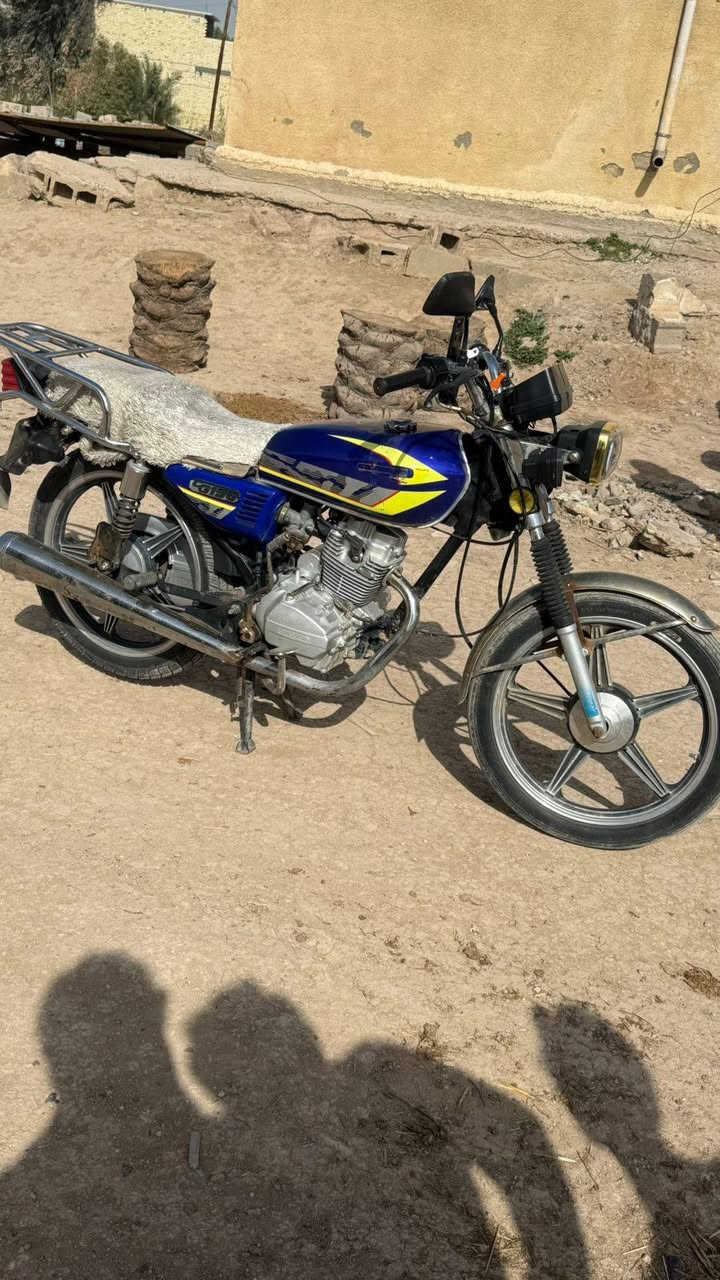 من رخصة الادمن المحترم سلام عليكم دراجه ايرانيه سيفان موديل 2023  مكفوله من كلشي كهربائيات شغاله كله بس باتري نقص أوراق اصوليه شرط الفحص محرك بلادي مامفتوح بيه برغي تايرات جدد انكر سلف واطلع ترايك وين ميعجبك السعر ب500 وبيه مجال لشراي اتصال فقط *********** العنوان بغداد حي البتول.   الاسيا واتساب ***********
