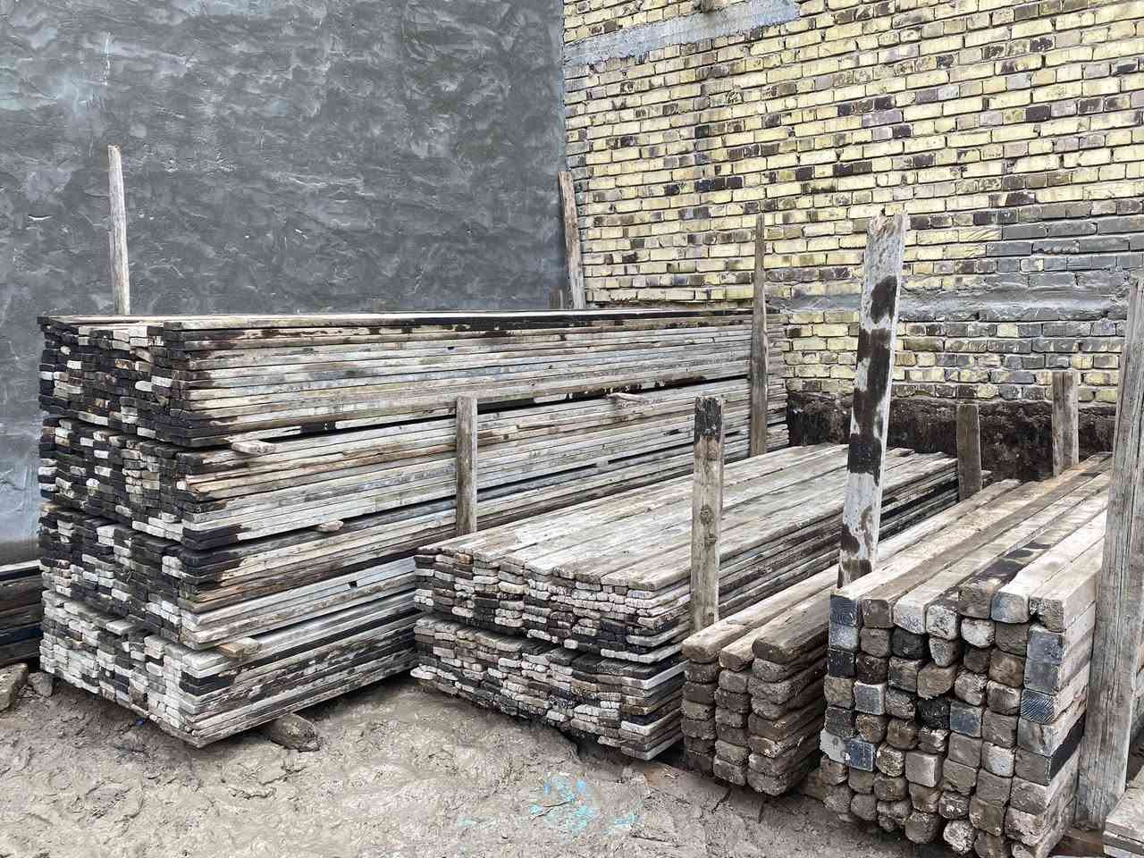 للبيع 
قالب خشب نظيف انج تارس 
العدد 13 مكعب 
العنوان حله 
***********
