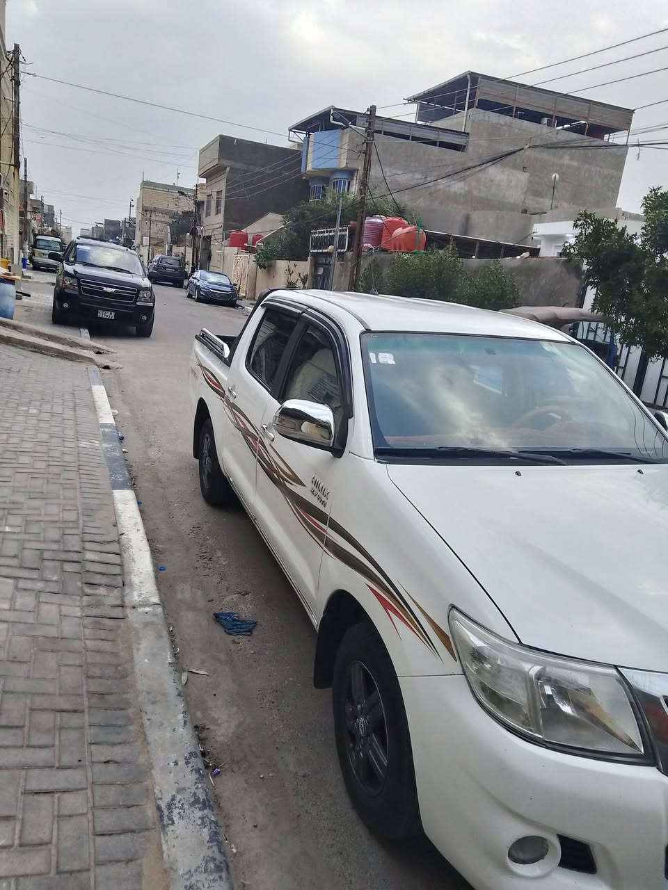 بيكم هايلوكس 15 رقم كربلاء سنويه 2028 بيها صبغ غير مكفوله عنونها بصره سياره جاهز ه 
***********
