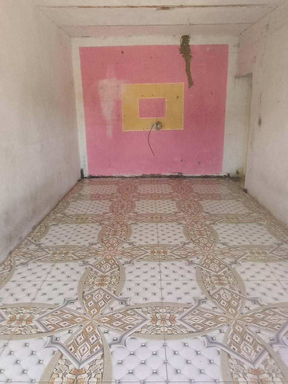 سلام عليكم بيت الإيجار المكان حي الحكيم مقابيل المخازن من جهه الكورنيش ***********
