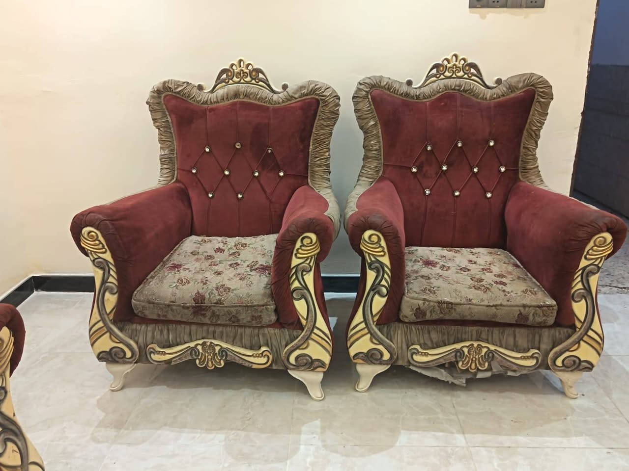 تخم ٤ مقاعد نظيف للبيع السعر ٥٠٠ وبي مجال للاستفسار على الرقم
***********
