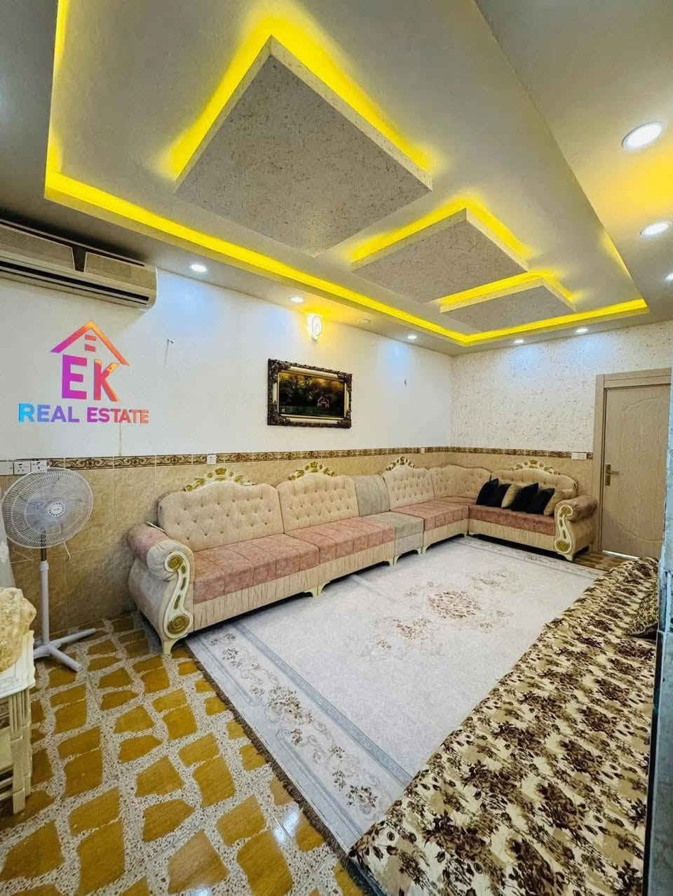 بيع #سريع #فقط 6 دفاتر 65 ورقه 
بيت  للبيع في أربيل منطقة قربوو 
مساحة 125م
يتكون 
4غرف نوم 
صالة 
استقبال 
مطبخ حار وبارد 
مجموعة صحيات 
***********

***********
