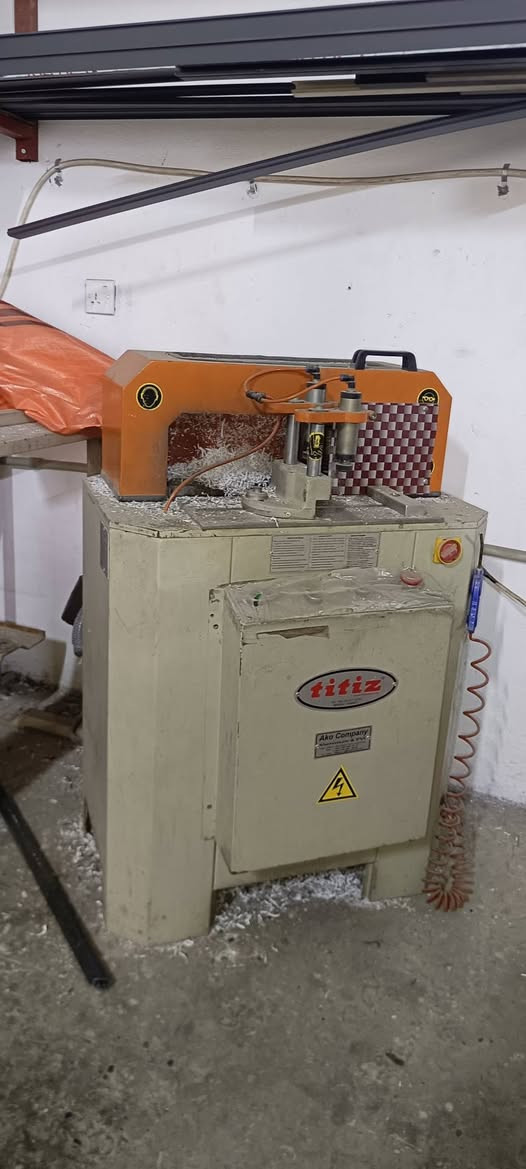 دوکانی ئەلەمنیۆم pvc
بۆ فرۆشتن کاملە
***********
