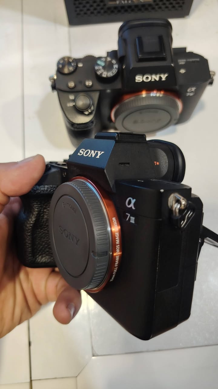 اخر قطعتين كامرات سوني a7iii ونضافة كدام عينك كلبي 
متوفر التوصيل لجميع المحافظات العراق 
للتواصل 
***********
