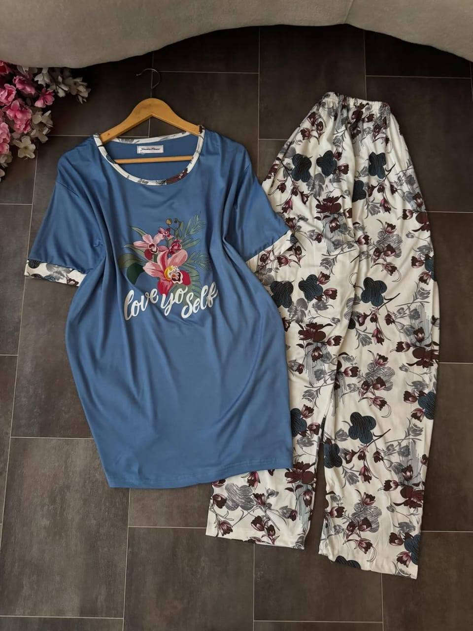 🍑 نعومة + أناقة = راحة ما تنوصف
#تراك بيت قطني وناعم تركي درجه اولى 🌺 🦋 
لأنك تستاهلين تكونين مرتاحة وأنيقة بنفس الوقت 🤍
#السعررر8
قياسات فري سايز💙🤍
يوجد توصيل داخل المسيب الفين 
يوجد توصيل محافظات


**إذا كنت صاحب هذا الإعلان وتريد حذفه لأي سبب، رجاءا أرسل رسالة إلى الدعم الفني**