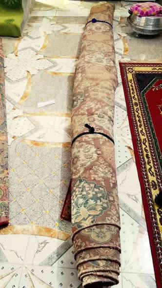 مرحبا فرشه للبيع حرير تركي قياس 4*4 ونظيفه كلش السعر 60 وبيه مجال العنوان الشطره حي  الشرطه التواصل ع الرقم ***********
