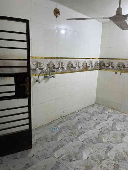 بيت للايجار
مكان بغداد الجديد 
قرب كراج النعيرية 
مكتب اسد بغداد اتصالات 
***********محمد للعقار
