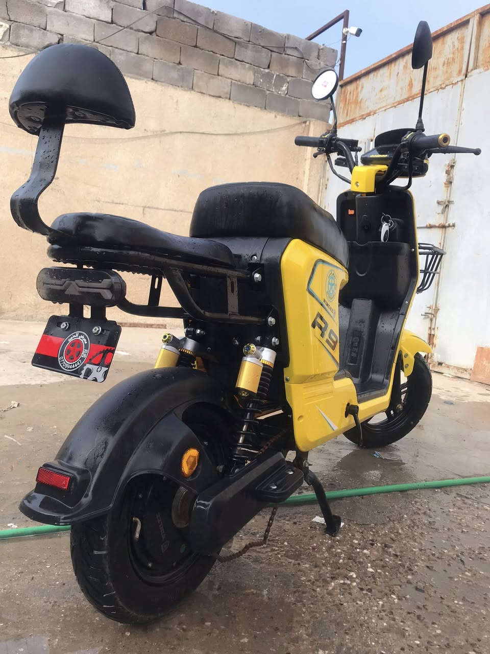 للبيع دراجه شحن نوع R9
مديل 2026 استخدام شهرين 
الدراجه نضيفه كلشش
لون اصفر 
كهربائيات اشاير كله شغاله 
شاحنته الاصليه 
وايرات البطاريه بدلتهن بوايرات اصليه حراريه 
(السعر ٥٠٠الف وبيه مجال بسيط حك الجيه )
مكاني البصره الجنينه حي الانتصار 
رقمي (***********)
