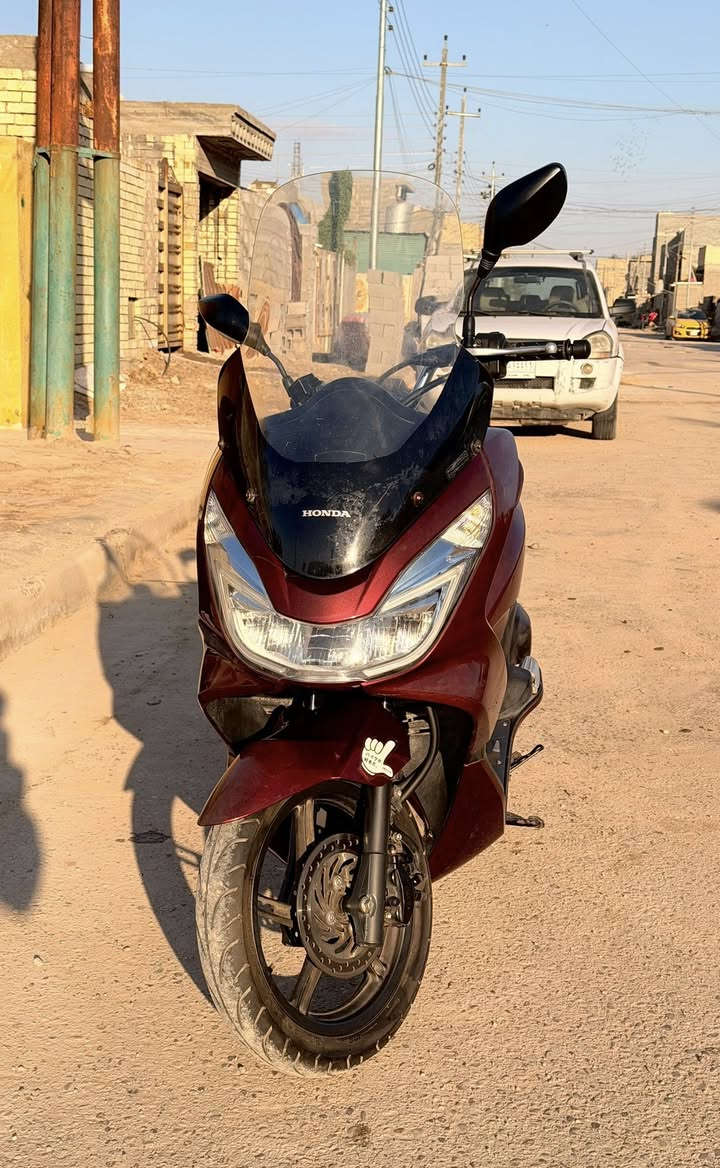 السلام عليكم 
دراجه pcx 150  الجيل الثاني ياباني الاصلي Jk
 ومكفوله كفاله عامه برغي ما مفتوح بيهاا الدراجه جديده مال رمبه نزلتها قبل شهرين وصل الشراء موجود  وكلشي شغال بيها من كهربائيات وحساس ازدحام وستناد كهربائي 
وبيها ملاحضات بسيطه بالكفرات وبس رايدها بـ17 وبيها مجال بسيط للطيبين
مكاني بغداد 
الاتصال واتساب ***********
