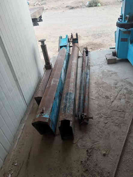 السلام عليكم ورحمة الله وبركاته للبيع اغراض كرين تادنو  ٣ طن ٣ سلايت جكات اسلايت + رجل قوطيه  سلايت ٣  شجره وسنتر جوين  قاعده الجهاز هاتف ***********
