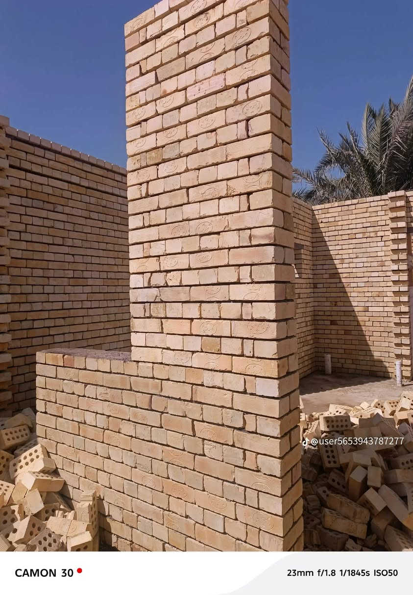 السلام عليكم اني خلفة بناء بناء درجه اولى اشتغل طابوك وبلوك واشتغل ع دبل او قطعي ***********
