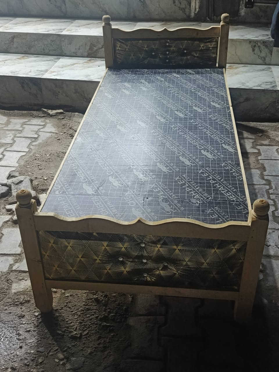 اللهم صل على محمد وال محمد 
تم بعون الله افتتاح معرض الجوادين لبيع وشراء الاثاث الجديد والمستعمل 
اسعار مناسبه جدا 🔥
العنوان 
قضاء الحي _ حي الجوادين ( حي الاسرى) قرب الجسر مجاور الصيدلية 
للاستفسار اتصال او واتساب ***********
