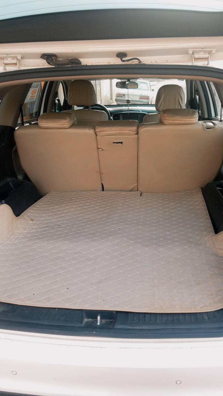 سلام عليكم
سورنتو 2020 خليجي بأسمي كامل موصفات عدا الفتحة كفالة عامة عدى بارد مبين بالصور سيارة مال بيت بعدها جديدة واحلى من الصور ماشية94000  مكينة وكير بالباكيت حدادية جديدة باب خلفي كهربائي كشنات كهربائية بصمة تشغيل بصمة ابواب حساسات امامية خلفية  رقم انكليزي الجديد تحويل ثاني يوم السعر 265 وبيها مجال
 ***********
