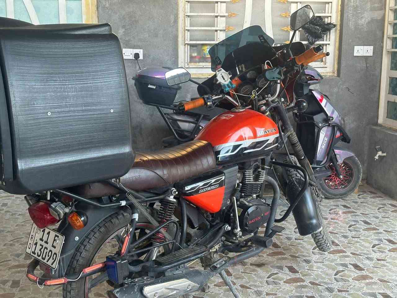 دراجه دايوان جبلي موديل 2023 رقم بغداد باسمي مو باسم الشركه يعني تحويلها مشروع وطني وين ما يعجبك تحول ماشيه 7000 وبعدها كلش جديده وجاهزه بصمه تشغيل عن بعد ولايت زنون وفدراليات وهورنات سيدان  وهواي اضافات بيها
الدراجه جاهزه من كلشي ومكفوله كفاله عامه ما بيها اي نقص
محركها بلادي وكلشي بيها بلادي ومكفول 
مكاني فلوجه حي الشهداء
السعر عالخاص او اتصل والرقم بي واتساب
***********
