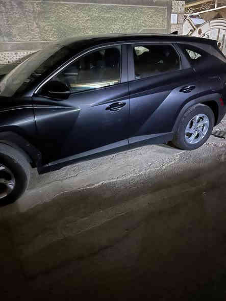 توسان موديل ٢٢ وارد امريكي تبريد تدفئه صدر كامله ماشيه ٣٠ الف صدر جديد حادثها موضح بالصور 
رادار جانبي حساسات خلفيه. سويج وليس بصمه 
لونها فيلي للبيع فقط مكاني بغداد الحريه قرب ساحه عدن 
السعر ١٨٥ورقه بيها مجال 
***********
