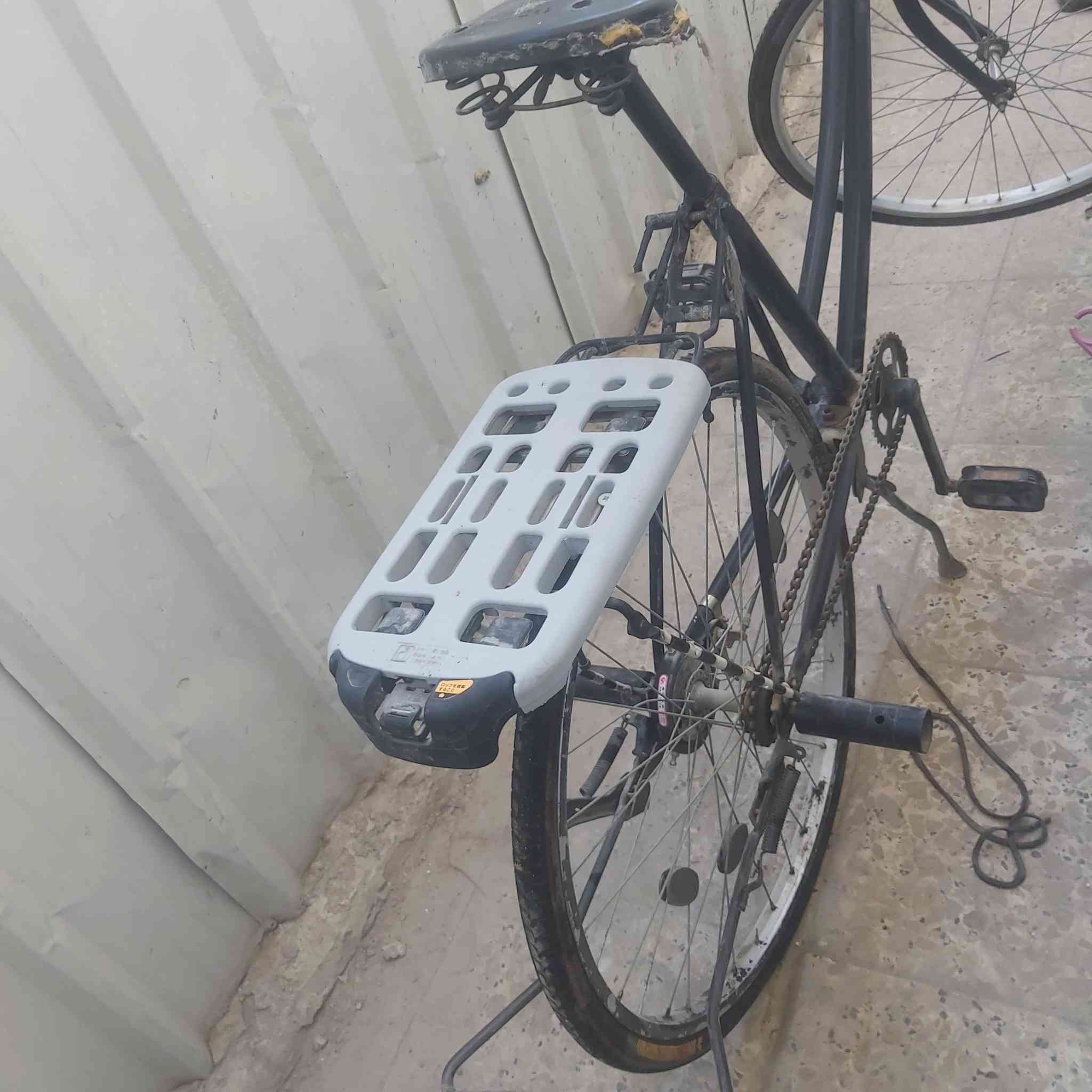 سلام عليكم بايسكل بناتي حجم 26 نظيف سعره 25 الف مكانه بغداد الجديدة رقم تلفون ***********
