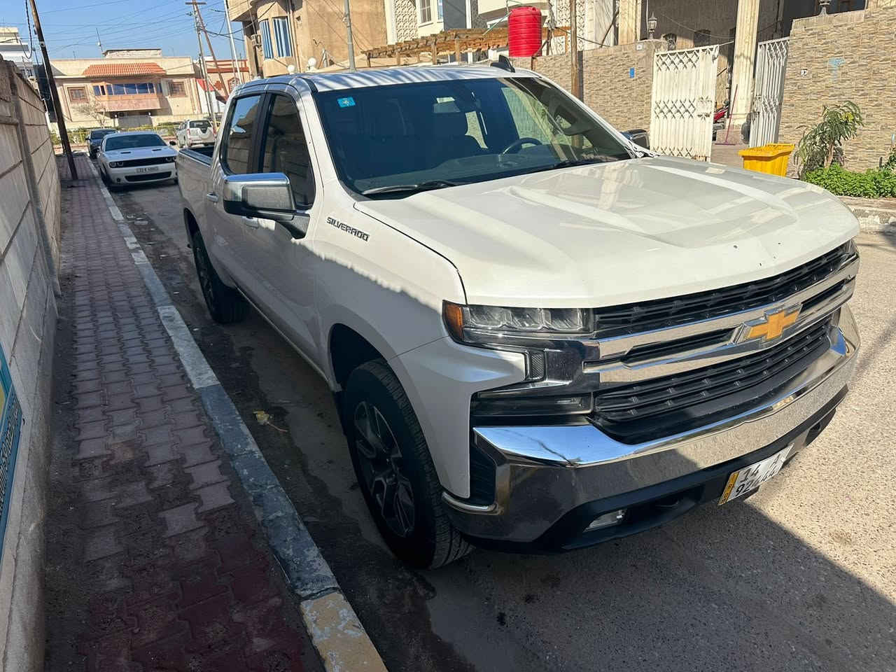 سلام عليكم شفر سلفرادو
وارد امريكي جاملغ وبنيد 
28.000 ميل 
مديل 2022
مواصفات LT
باب طويل بدي كصير 
رقم بصره بسميً
4*4
محرك 5300 
سعر 285 وبي مجال قليل 
مكان السياره بصره 
‭0787 225 5779‬
***********
