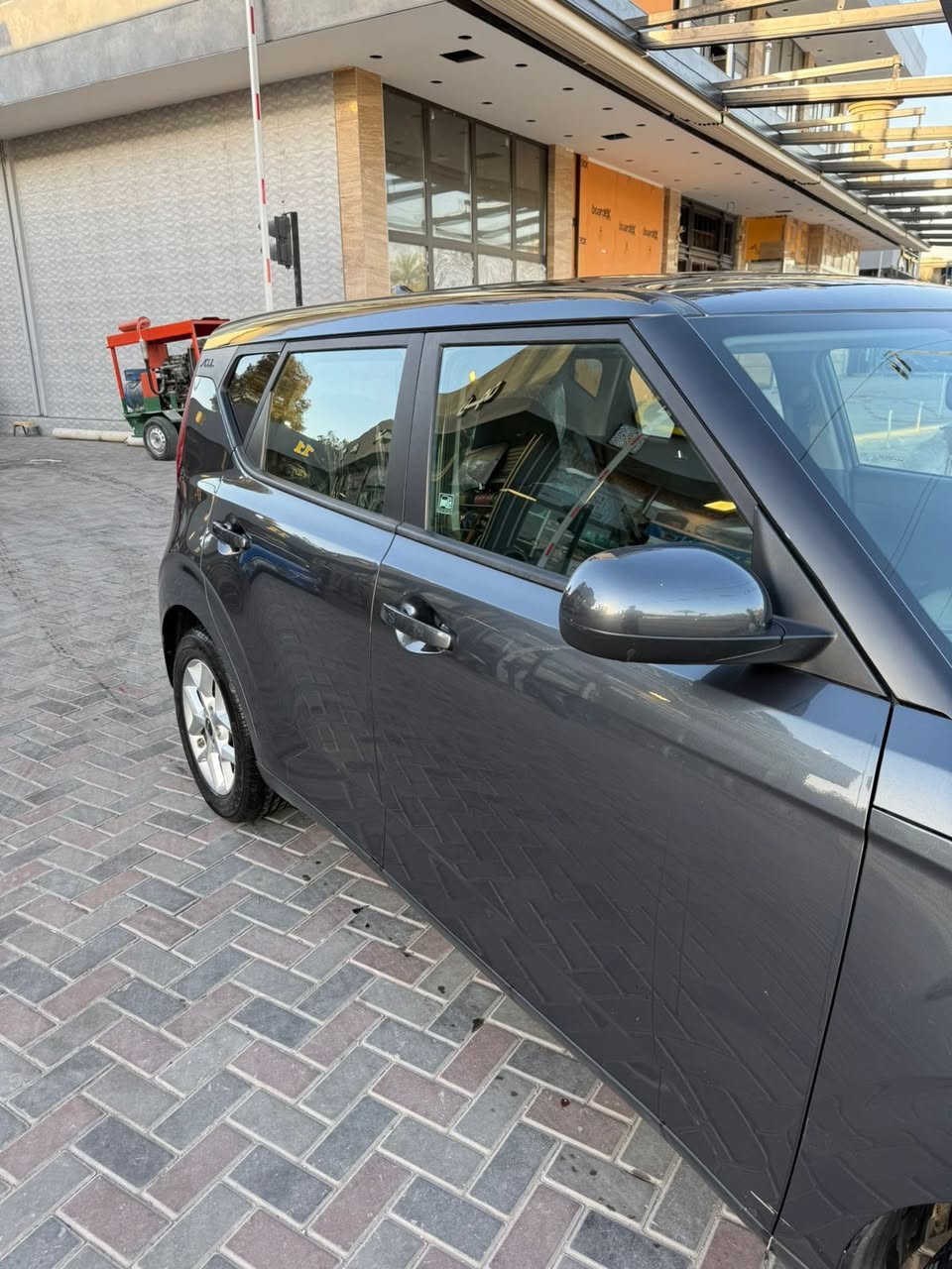 صول.  KN
السلام عليكم صول 2022 وارد امريكي مكفولة من الضرر والصبغ مواصفاتLX  مواصفات عادية السيارة ماشية60 ميل مكينة2000دوش
السعر153وبيها مجال المكان بغداد شارع فلسطين لاستفسار اكثر الاتصال على الرقم ***********
