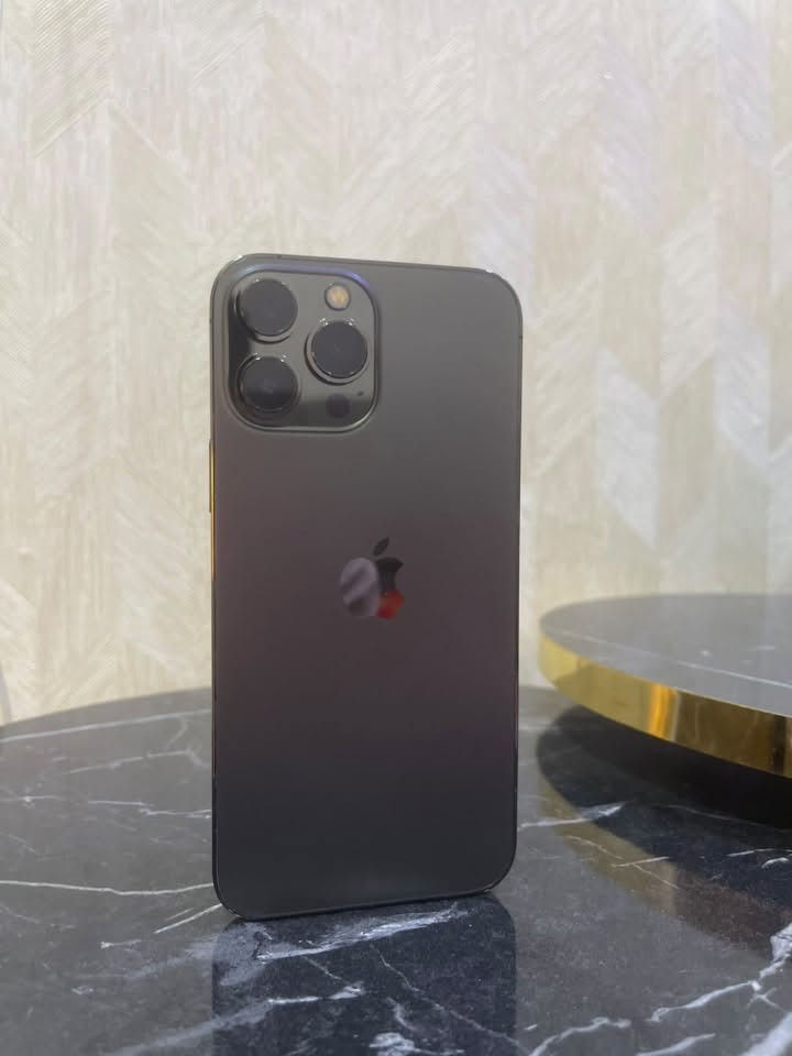 سلام عليكم IPhone 13برو ماكس للبيع شرق اوسط بطاريه 87 بلادي ذاكرة 256 الجهاز نضيف كلش كارتونته ضاعت بس طاكله صوره لا مفتوح ولامبدل بي شي مكفول على وضع الشركه***********
