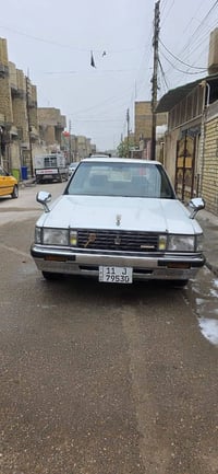من رخصة الادمن كراون سيدان موديل 88 كلشي شغال سياره معمره بس خياسات جد...
