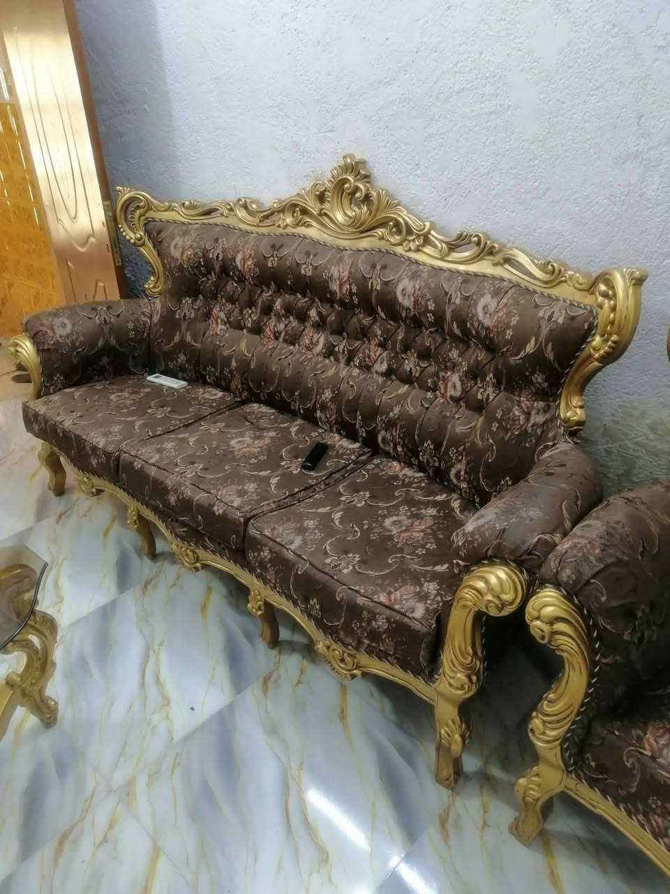 تخم قنفات ملكي تركي مع اربع طبلات صغيره واحده كبيره للبيع مكون من 6قطع عشر نفرات السعرمليون وربع


**إذا كنت صاحب هذا الإعلان وتريد حذفه لأي سبب، رجاءا أرسل رسالة إلى الدعم الفني**