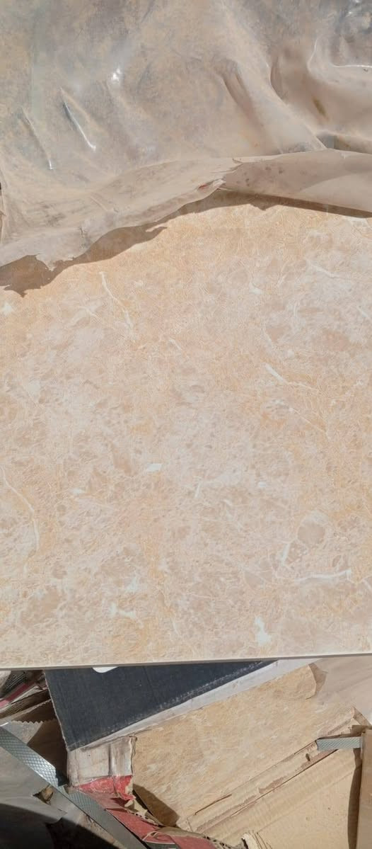 السلام عليكم عندي سيراميك 1000 متر السعر 5000 دينار النوعيه مصري ربيع شلع قلع وبيها مج وليريد يخابرني على هذا الرقم بيع كميه شلع وبيهن مجال سعر خمسه وبيها المجال المتر ***********
