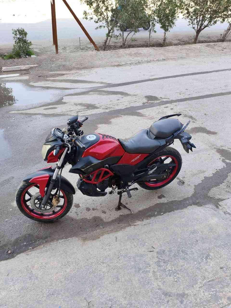 سلام عليكم
دراجه دايوان للبيع مكينه 200 مال لايتي 
رقم وسنويه الدراجه ماخذيها من عجله الخليج 2021
نقصها بس دشبول وصفحه زغيره 
مكاني بغداد البلديات 
***********
