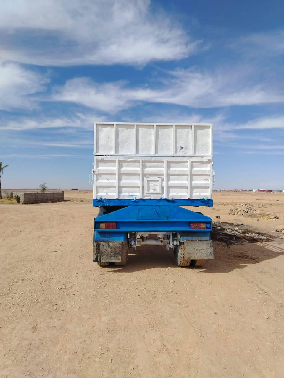 للبيع مقطوره مكفوله باقي الاستفسار عل رقم ***********/***********
