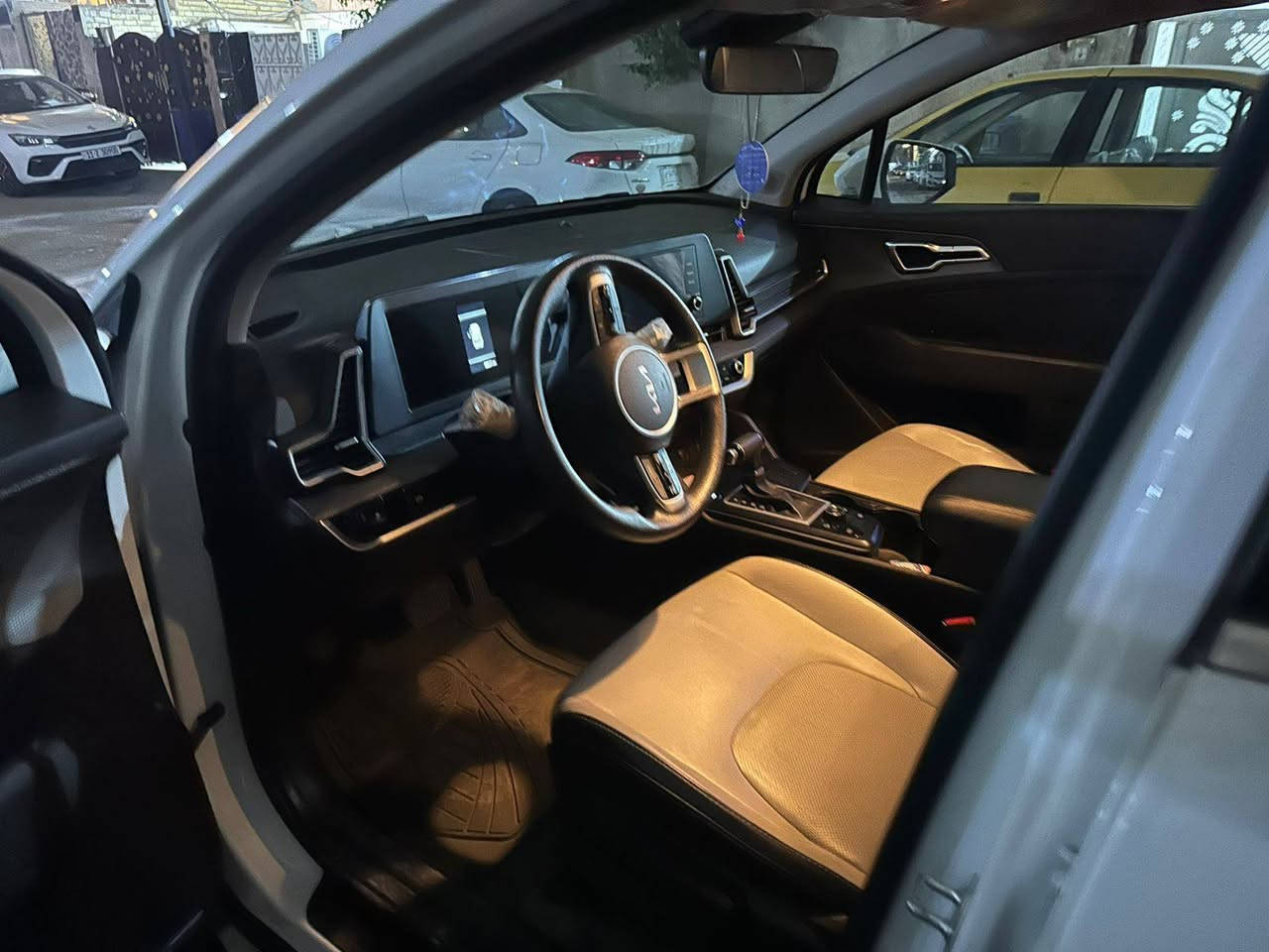 سلام عليكم كيا سبورتج 2023
سياره جديده نص فول فقط تكحيل بجاملغ امامي السايق اصبعين
وطخه باب عكس سايق كد شبر السعر 220وبيه مجال لاتصال ***********
