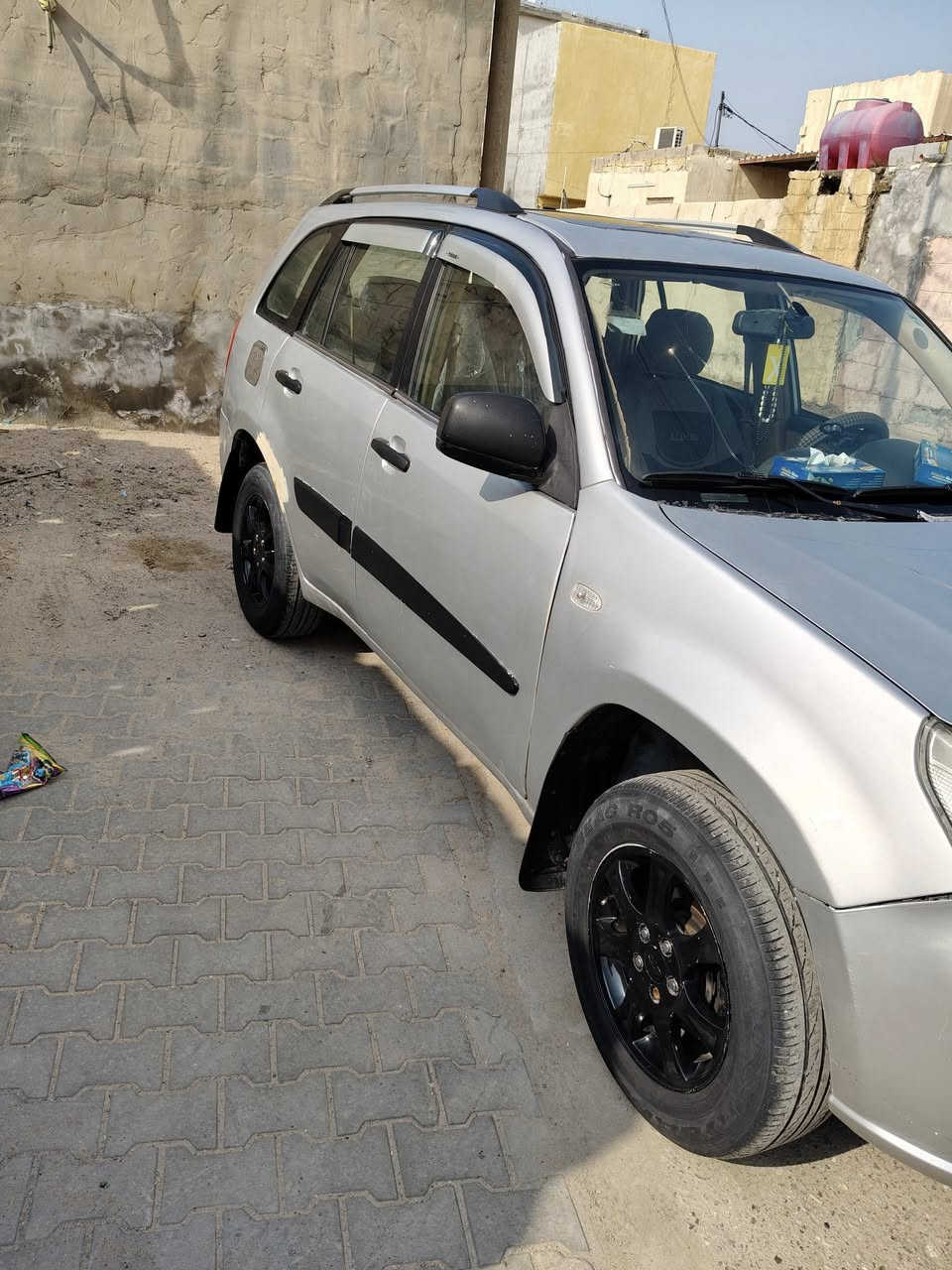 السلام عليكم 
سياره تيكو للبيع موديل 2013 سياره مكينه كير تبريد تدفئه كفاله خير من الله السياره وحلوه السنويه توه انتهت وشرط تحويل مكانها بصره الهارثه 
سعرها 55 وبيها مجال 
رقم الهاتف ***********
