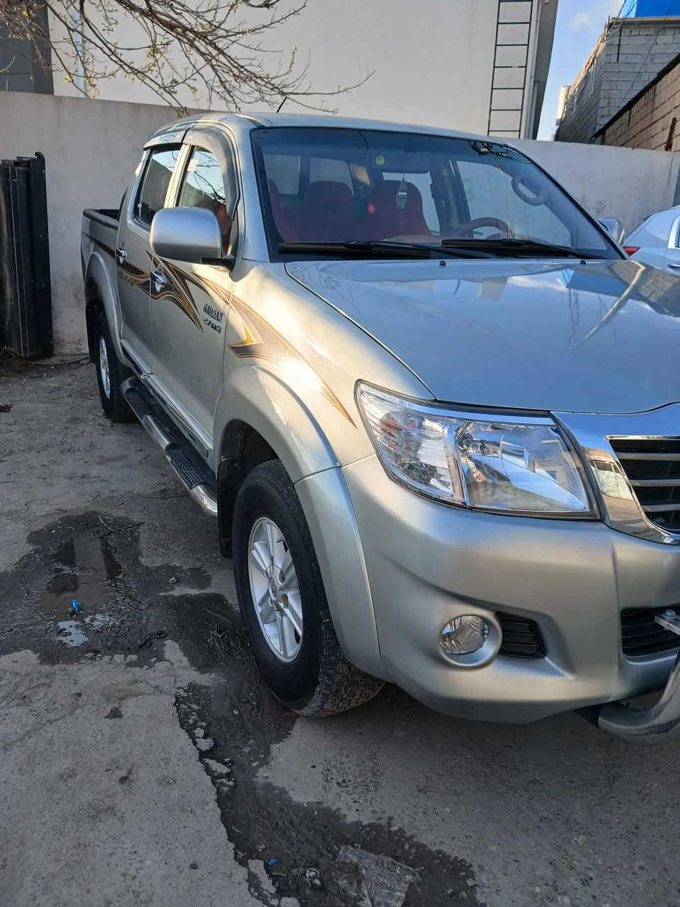 تويتا هاى لوكس  2008  پيشو دواى كؤراوه كراوه به 2012   گيرو مه كينه و ئه كسل به شه رت سه نه وى تا 2029 تازه يه سه ياره كى تونو تولو جايزو ريك وپيكه .
بؤ نرخ په يوه ندى بكه (***********)
