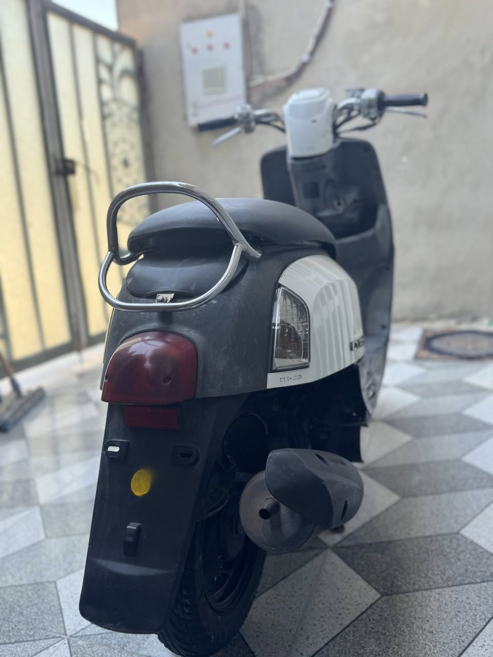 السلام عليكم دراجه ماكس بوليسي بلاديه دراجه نوزل كهربائياتها كلها شغاله نكره سلف مابيه نقص دراجه اوراقها موجوده ووصل المعرض موجود سعر 650 مكاني بغداد الدوره ابودشير***********
