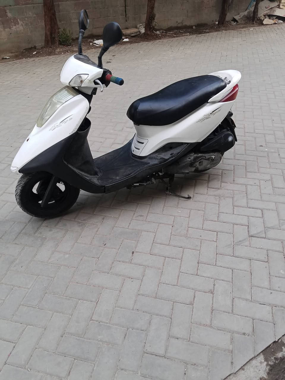 دراجه بريز ابلاديه نظيفة سلف هندر كهربائيات كلها شغاله شلعه قويه اوراقها كامله  السعر550 العنوان الشعب التلفون ***********
