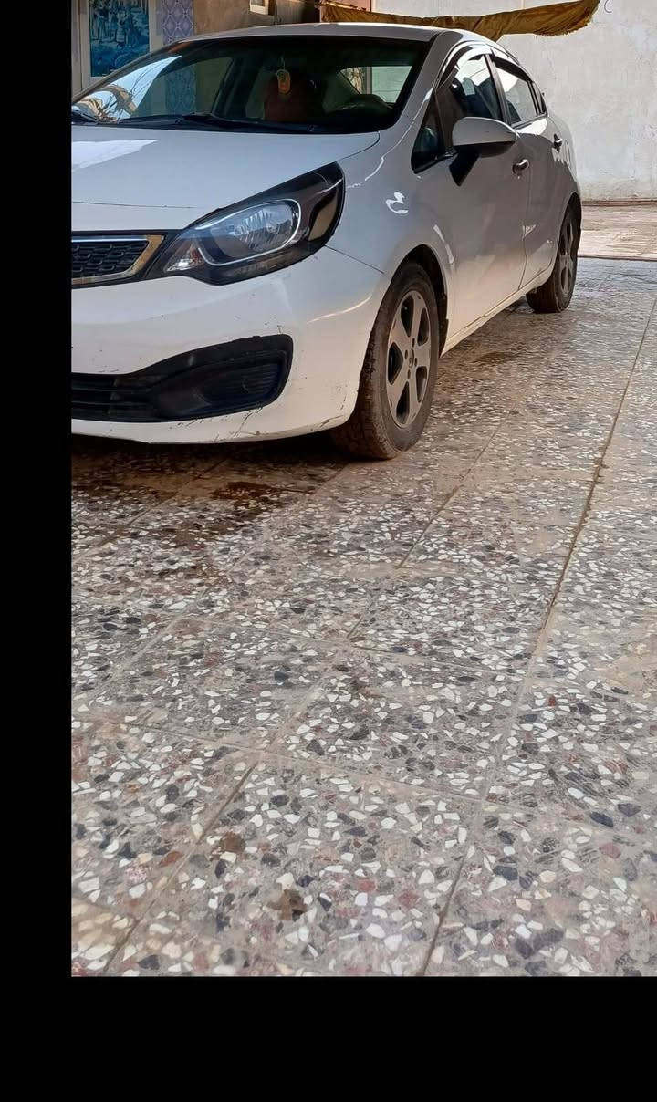 السلام عليكم
كيا ريو 2012 خليجي الشكل الجديد 
مكينة 1600
كير At
نظام Eco اقتصادي
كير ومكينة وتبريد تمام
ضررها قطعتين جاملغ مطعوج ومصلح نفسه والبنيد بي شخوط 
رقم السيارة : كربلاء خصوصي بأسمي تحويل مباشر 
السعر : 87 ورقة وبيها مجال 
مكاني : كربلاء / طويريج
للأتصال على الرقم 
***********
***********
