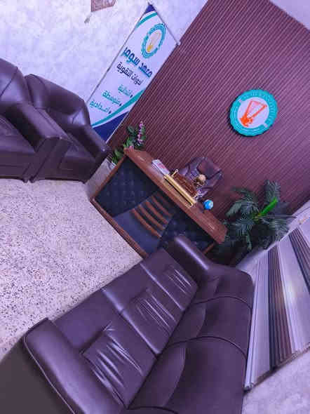 سلام عليكم 
معهد كامل للبيع في حي ميسان الكوفة ((مكان تجاري)) 
يحتوي على المعهد على قاعتين كبيرة وقاعة صغيرة وادارة وايجاره كل شهر بشهره 
وع موقع تجاري بداية شارع الكيات 
وبي عقد ايجار  باقي سنة ونص
 ابيعه سر قفلية 

ايجاره 350  الف  واليكعد بي يدفع 250 الف

 يعني يستقطع  100 من الايجار لمدة  سنة ونص
  لان اني خسرت عليه 3 ملايين و600 تصليحات وترتيب وتأسيس كهرباء وماي وديكور للادارة 
ونص المبلغ عليه ونص على ام البيت 

يحتوي المعهد على 
*38 رحلة مزدوج ام نفرين صافي ... و اكو 13 رحلة يرادلهن ترتيب وتصليح ذني هدية وياهن
*سبورات عدد 3 صافي الرابعة ممحسوبة 

*منظومة كاميرات كامل ليلي اضاءة فلاش  درجة اولى عدد 8 مع بلازما حجم 32 و جهاز UPS و DVR 
* ميز مكتبي + كرسي جلد 
*مكتبة تحتوي 40 كتاب 
*تخم جلد مكتبي 7 نفرات 
* شجرة زينة + بردة سلايت نفرين في الادارة 
* شعار ضوئي كبير في الادارة 
* عمارية حديد كاملة مسويتها بمليون ارتفاع 3 امتار + اعلان ضوئي كامل للمعهد 6 مترات 

*قاطع PVC مع باب 3 مترات يفصل القاعة الصغيرة عن القاعات الاخرى 
* 2 مبردات جديد باكستاني ام الدكت 
* 2 مبردة برفاب حديد حجم وسط +ميز حديد 2
*شمعة لد ليزرية  عدد 17  موزعة ع كل المعهد 
*بردات للقاعتين + فراش ثيل صناعي 
*مراوح هايفر درجة اولى عدد 2 
*ديكور بديل خشب واوراق جدار للادارة محسوب للمعهد 
*خط مولدة

المعهد جاهز 
 ومراح يتعب الياخذه كبل يشتغل بي وبالعافية عالياخذه.
خسرانه عليه 12 مليون
البيع بسبب عدم التفرغ واريد اكمل ماستر 

السعر جدا مناسب اللي يريد يتفضل خاص ونتفق عالسعر
ملاحظة المعهد خير من الله بس  توفر كادر زين 

للاستفسار واتسب فقط 
*********** النجف
