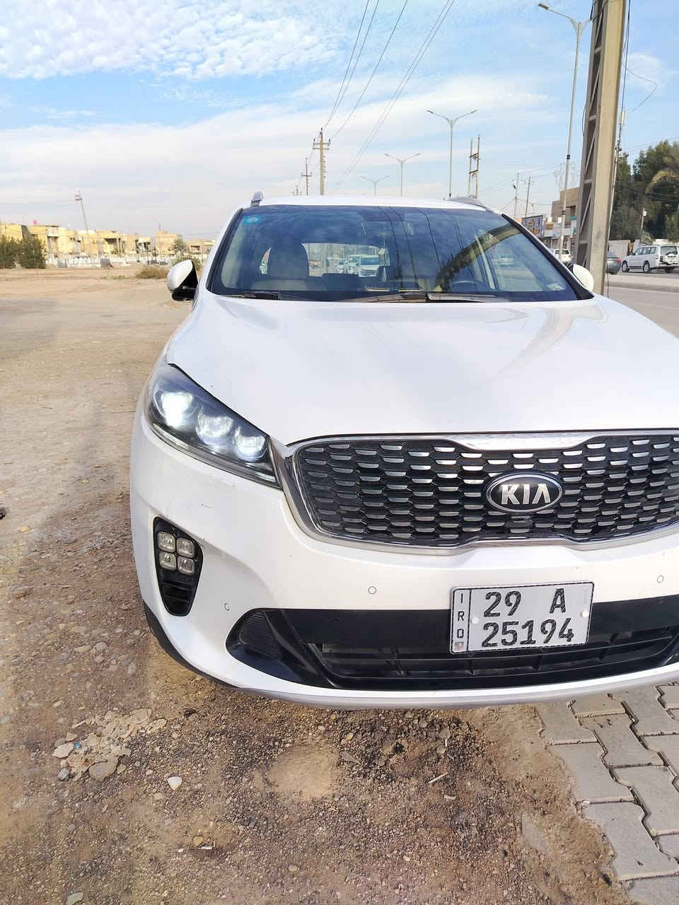 السلام عليكم سورنتو موديل 2019 خليجي 
فول موصفات 
بصمة 
جنطة كهرباء 
سبعة راكب 
ثلاث قطع تبريد 
كشنات جلد و كهرباء 
حساس امامي وخلفي 
كامرة خلفية 
بصمة ابواب 
مكينة 6 سلندر كفالة عامة هي والكير 
ماشية ١٦٠
عنوان الكوت داموك 
السعر ٢٦٠
***********
