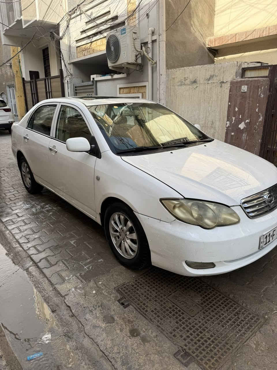 السلام عليكم بي وايدي F3 موديل ٢٠١٢ للبيع سيارة كاملة من كلشي كير محرك بلادي مكينه لانسر ياباني تبريد كهربائيات كلها كاملة مابيها نقص السيارة باسمي رقم بغداد عارضها ب ٦٧ وبيها مجال ***********
