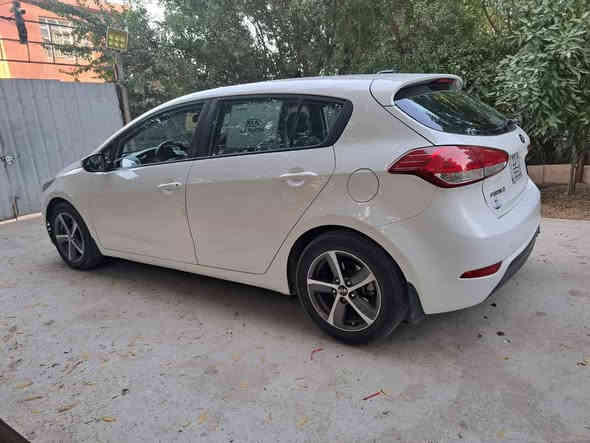 كيا فورتي موديل ٢٠١٧  محرك جبير رقم بغداد النكليزي الجديد بسمي وارد امريكي حادثهه بل منشور صور الحادث السيارة حلوة وناعمه ومابيهة اي نقص تخم تاير وصدرين جدد كير ومحرك وتبريد مكفولات مكاني بغداد الغزالية 
السعر ٩٣
رقمي ***********
