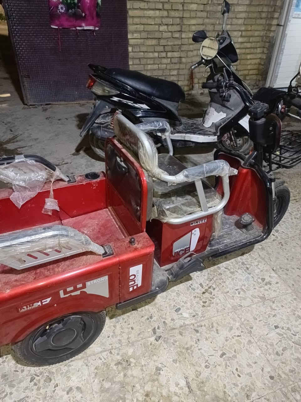 السلام عليكم شحن للبيع جديد مستخدمة قليل السعر ٧٠٠ وبيها مجال قليل السعر ٧٠٠ وبيها  مجال قليل مكاني العبيدي ***********
