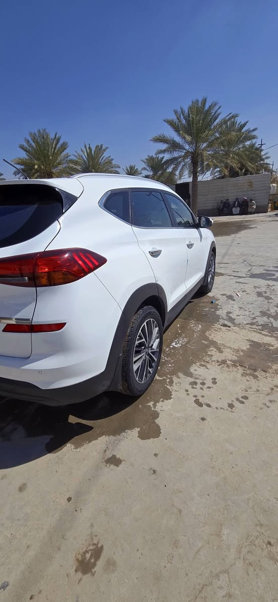 توسان 2020 رقم بغداد إنكليزي باسمي
خليجي مكفوله كفاله عامه من الصبغ والتبديل ما عدا بارد  وشخط بلا صبغ
السياره فول ماعدي البونراما
خمس عدسات
كشنات كهرباء
شباك لكزز
مري شفط
داخل جلد مشمشي
ماشيه 111 الف حقيقي
حداديه نضيفة

السياره كلش نظيفه تراي زيرو
مكان السياره ديوانية  ٫٫٫٫للاستفسار الاتصال على الرقم ***********
 السعر اتصل وبيك خير وتدلل
