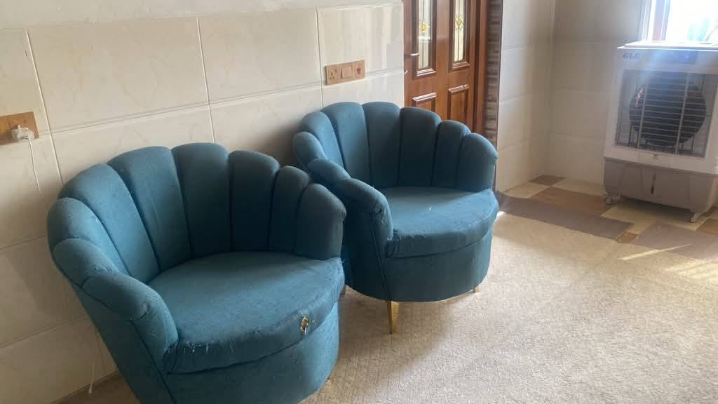 ئەم تاخمە بۆفرۆشتن قوماشەکەی تێکچوەو بەس ئسفنجو تەختەکەی هیچ عەیبێکیان نیە تەنها وەکو هەیکەلی قەنەفە ئەفرۆشرێت 
125هەزارسلێمانی


**إذا كنت صاحب هذا الإعلان وتريد حذفه لأي سبب، رجاءا أرسل رسالة إلى الدعم الفني**