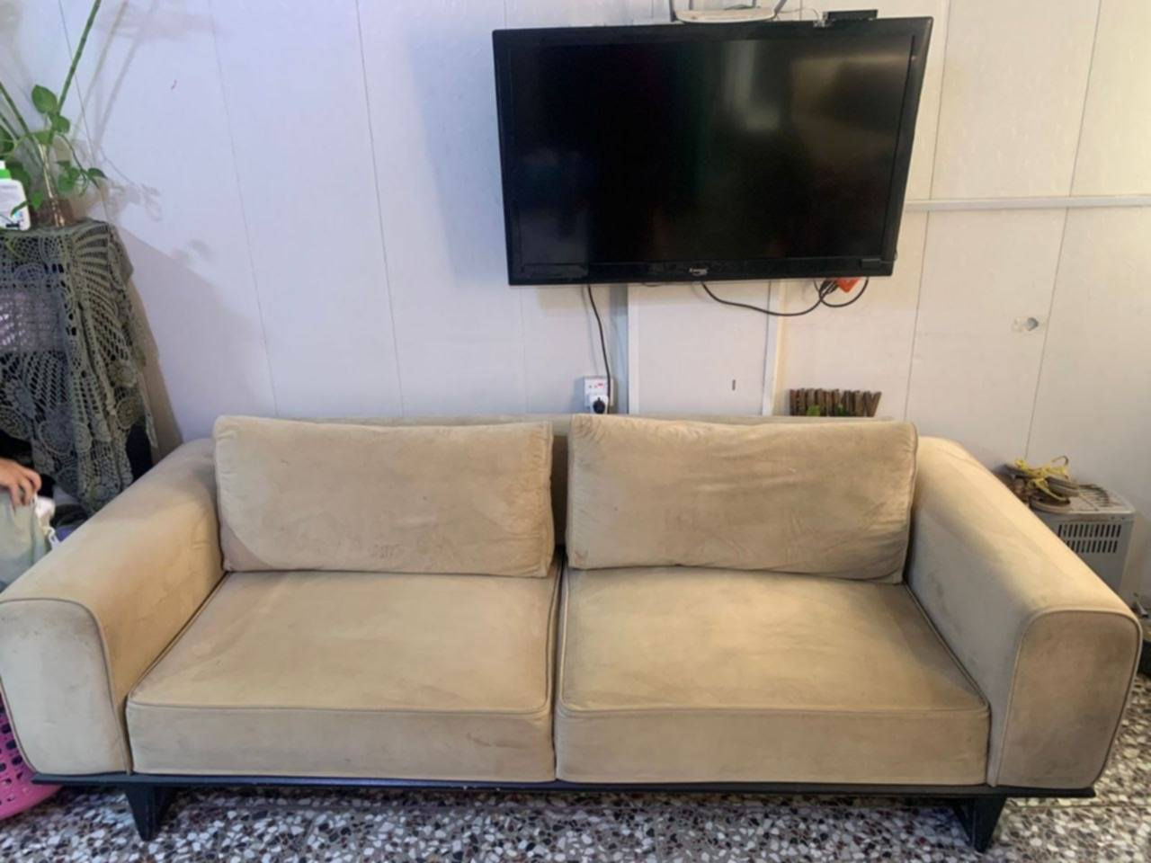 غراض بيت كاملة استعمال نظيف وبحالة ممتازة للبيع في بغداد - منطقة بغداد الجديدة.
​📋 تفاصيل المواد والأسعار النهائية (قفل):
​تخم قنفات: 600 ألف دينار.
​غرفة أثاث خشب: 650 ألف دينار.
​جرباية أم الطابقين: 250 ألف دينار (نهايتها).
​طباخ: 150 ألف دينار.
​ثلاجة: 400 ألف دينار.
​غسالة: 350 ألف دينار.
​كاونتر مطبخ: 700 ألف دينار.
​براد ماء: 25 ألف دينار.
​مراية: 25 ألف دينار.
​فرن: 35 ألف دينار.
​مكنسة كهربائية: 45 ألف دينار.
​كاروك أطفال: 20 ألف دينار.
​مرجوحة: 20 ألف دينار.
​كنتور صغير: 20 ألف دينار.
​💰 ملاحظة: السعر الكلي المكتوب للغراض مجموعها (3 ملايين و 600 ألف دينار مع التوصيل).
​📍 الموقع: بغداد - بغداد الجديدة.
📞 للاستفسار والشراء: المراسلة على الخاص أو الاتصال مباشرة.


**إذا كنت صاحب هذا الإعلان وتريد حذفه لأي سبب، رجاءا أرسل رسالة إلى الدعم الفني**
