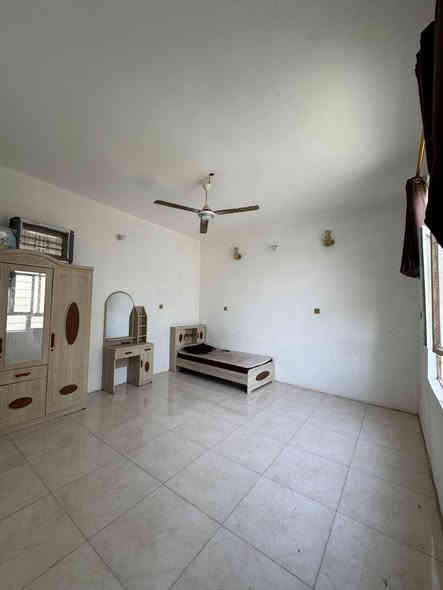 السلام عليكم دار للبيع في بعقوبه حي المصطفى زراعي سند ٢٥ باسمي المساحه ١٥٥ يحتوي الدار ع ٥ غرف  ***********٦
