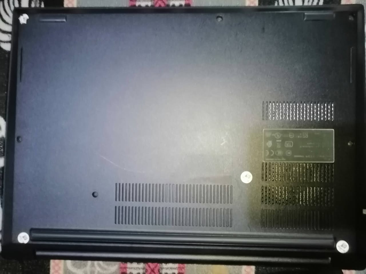 سلام عليكم عندي لابتوب Lenovo 
i7 الجيل الثامن
RX 550X
RAM 16GB
SSD 256GB
ما صالي شهرين من اشتريته
الملحقات
كرتونته
ماوس عادي
حقيبة
وشاحنة الاصلية 65W
ملاحضة بي شخوط خفيفة بل ظهر مايئثر عل اداء  
السعر 350الف وبي مجال بصيط


**إذا كنت صاحب هذا الإعلان وتريد حذفه لأي سبب، رجاءا أرسل رسالة إلى الدعم الفني**