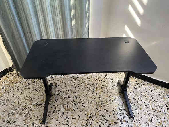 سلام عليكم للبيع ميز كيمنج اضاءة بيه سعر ٩٠ وبيه مجال مكان بغداد ابي غريب الشهداء ***********
