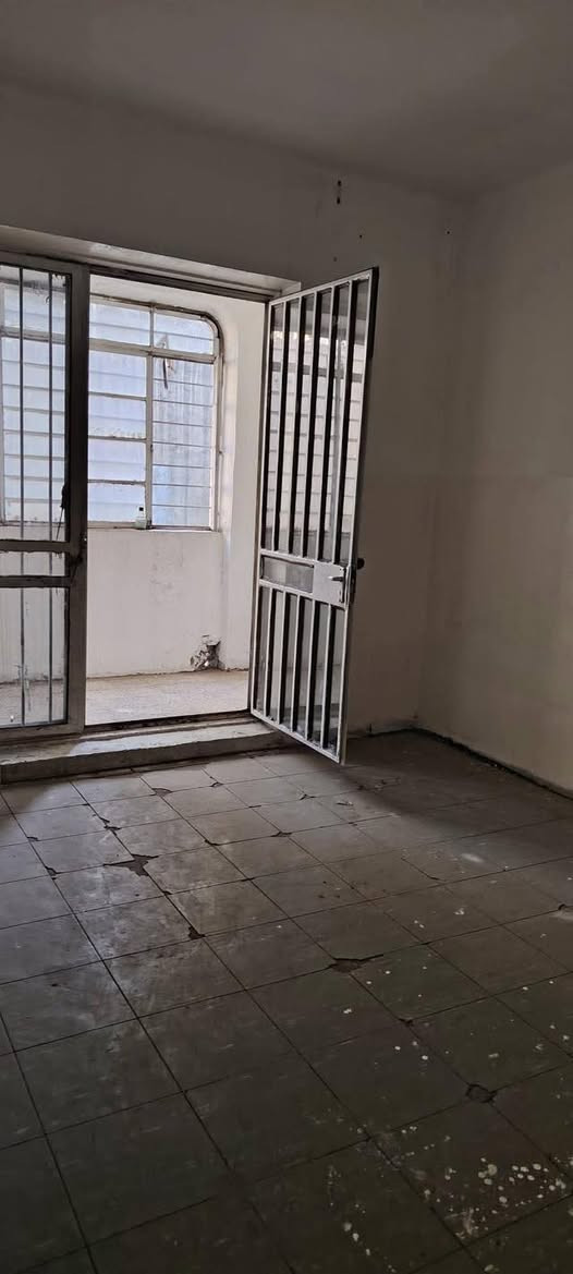 سلام عليكم
شقه ل ايجار طابق ارضي تلفزونيه المساحه ٣٥٠متر 

٣ غرف نوم 🛌 وهول جبير ومطبخ حار وبارد كبار ومخزن جبير وبيت مونه  وحديقه فتل البيت 

المكان شقق الخضراء 

***********

***********
