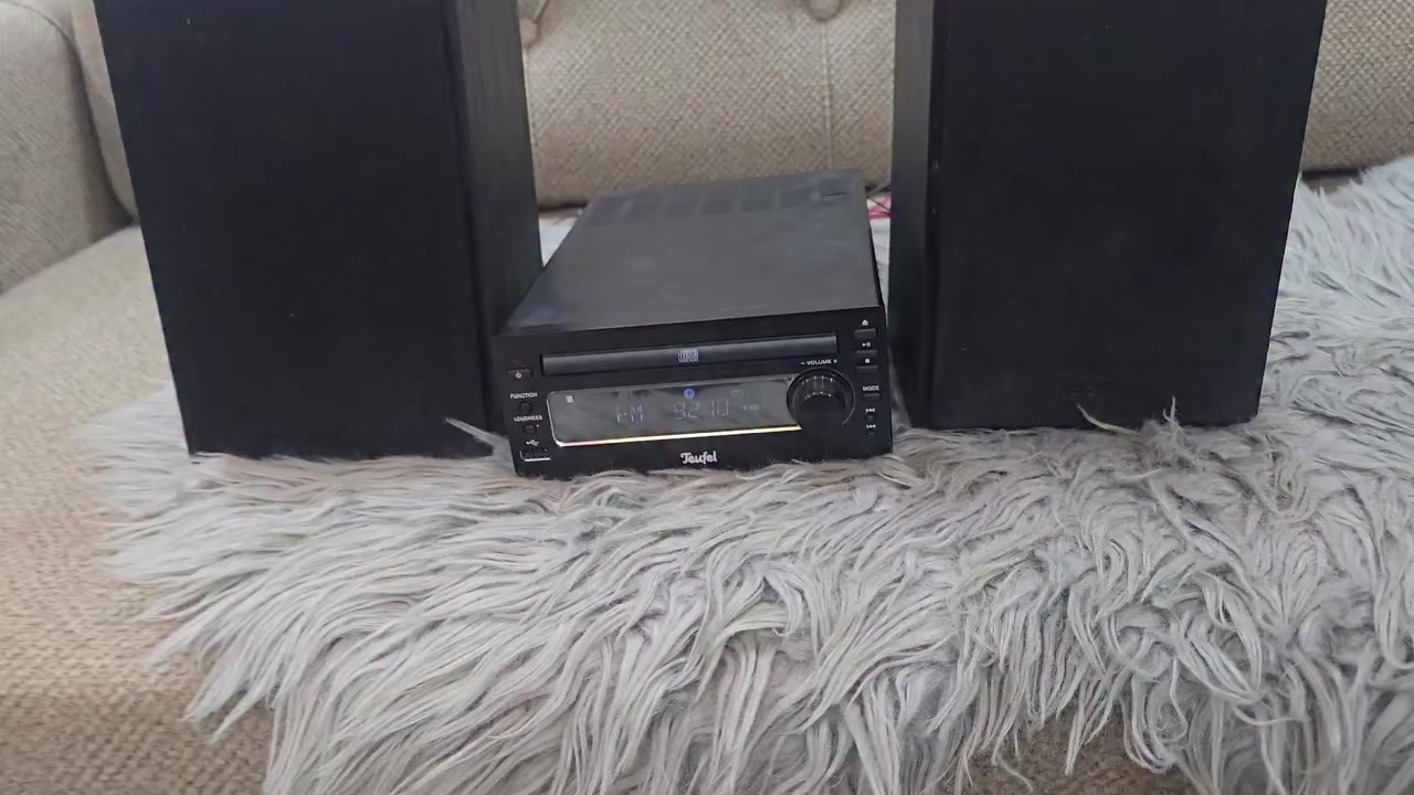 جهاز مضخم صوت اوربي مشغل سيدي. بلوتوث. افلاش.  راديو اف ام. اوكس  مع سماعات. وريمونت. اصلي ومحوله اصلي  شغال. السعر. بلاش.  65 الف   مكاني. سماوه. صوت. جدا. عالي. حركات صوت تحكم. ريمونت. مكاني سماوه ***********
