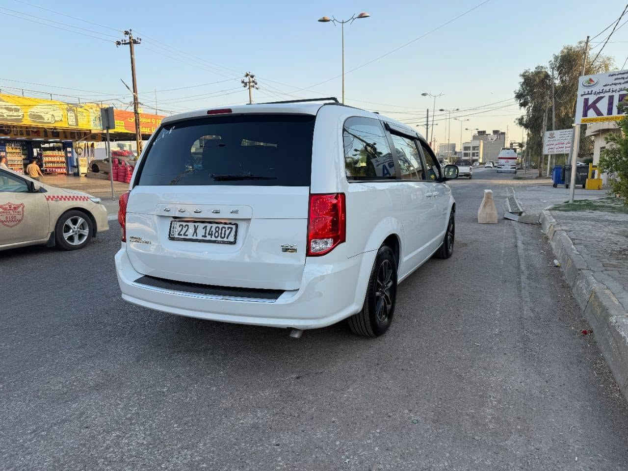 السلام عليكم
للبيع دوج كرفان Gt  موديل 2019  سياره كفاله ماعده حادث كدامك بالمنشور الباقي كله مكفول جاهزه مكينه كير حداديه تخم تاير تبريد غرفه جديده سياره عشركه استخدام شخصي. رقم ربيل الجديد بأسمي سنويه ل31
 مكان السياره الديوانيه قضاء الشنافيه
*********** واتساب 
***********
