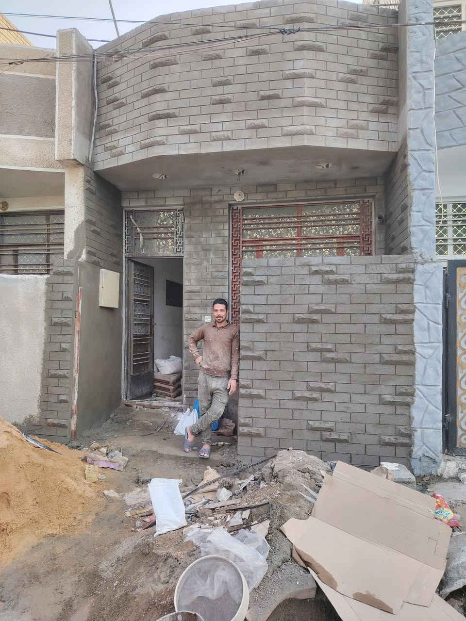 خلفه سيراميك ولبخ وصباغ متواجد في بغداد ***********
