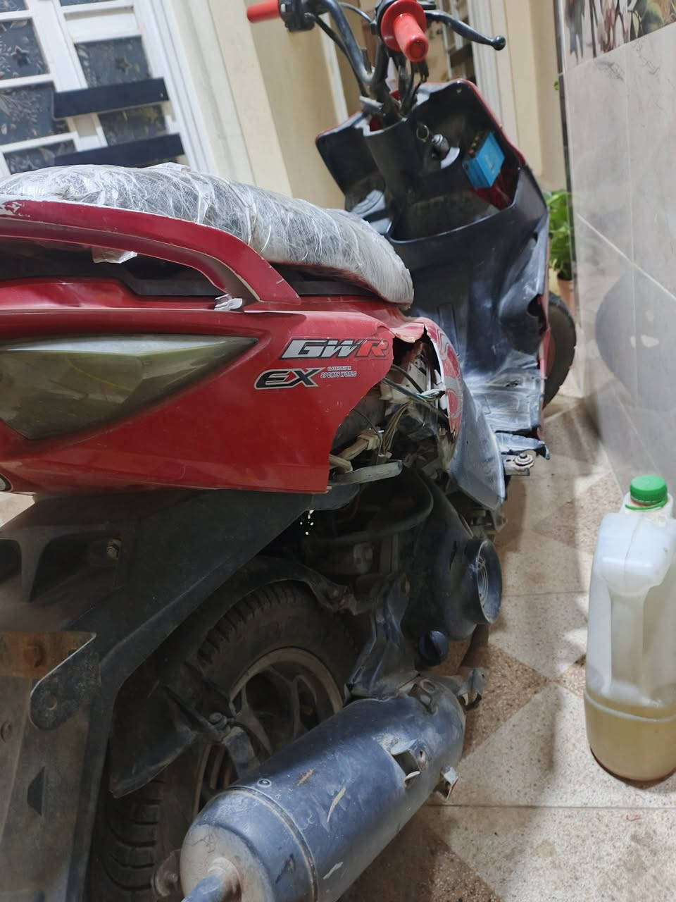 السلام عليكم دراجه لبيع ابيع كومه حديد يرادلها شي بسيط وصير اني ابيعلك كومه حديد مكان الدراجه بعقوبه التحرير قرب جامع الانفال الاستفسار خاص او على الرقم *********** سعرها 150 وبيها مجال
